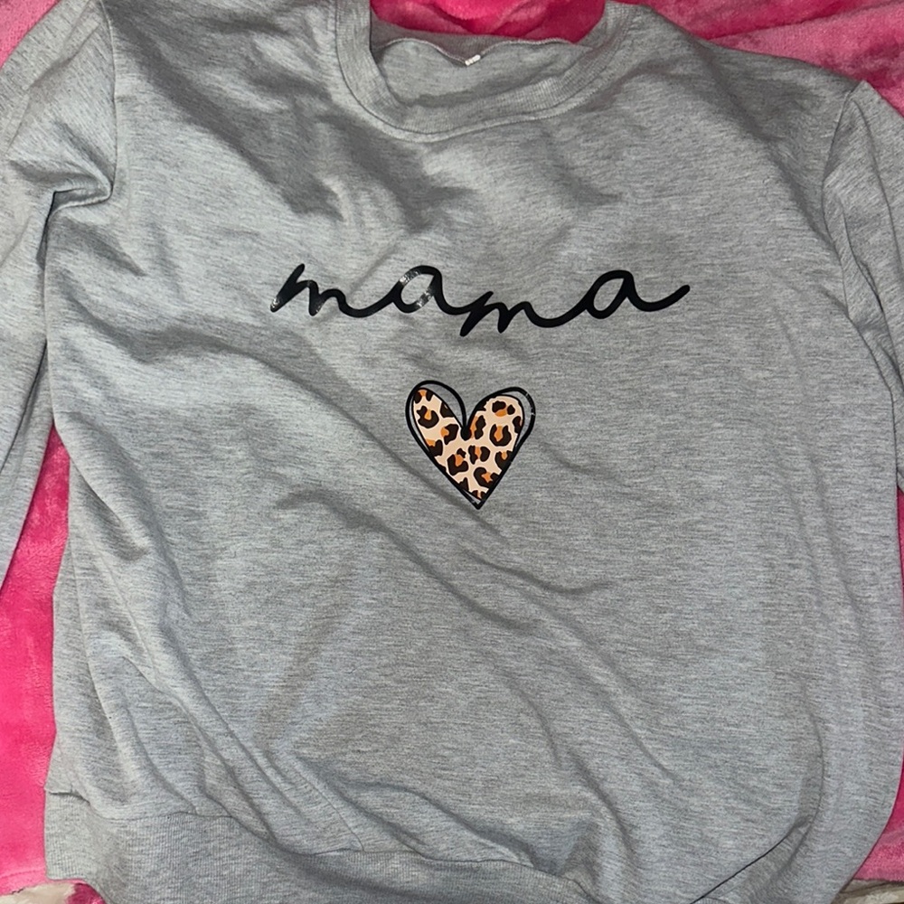Gray 'Mama' Sweatshirt with Leopard Heart